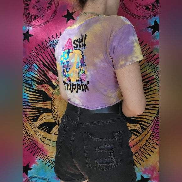 Alab - Still Trippin' Crop Top - Picture 2 of 6
